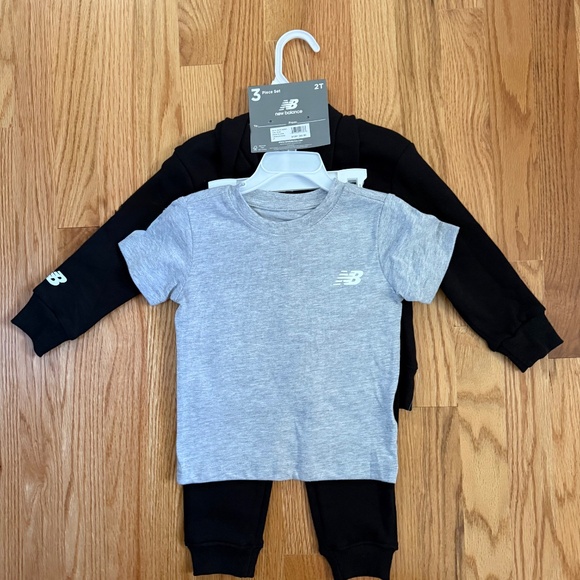 New Balance Little Boy 3 Piece Outfit - Picture 3 of 16